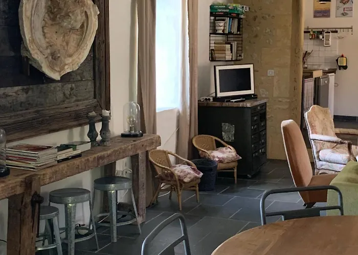 La Sautie بيت ضيافة Bars (Dordogne)